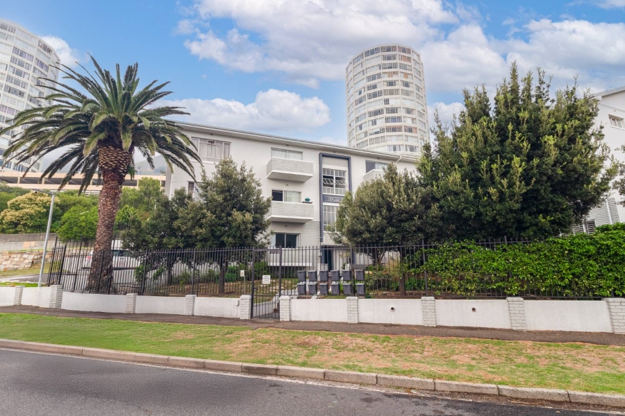2 Bedroom Property for Sale in Vredehoek Western Cape